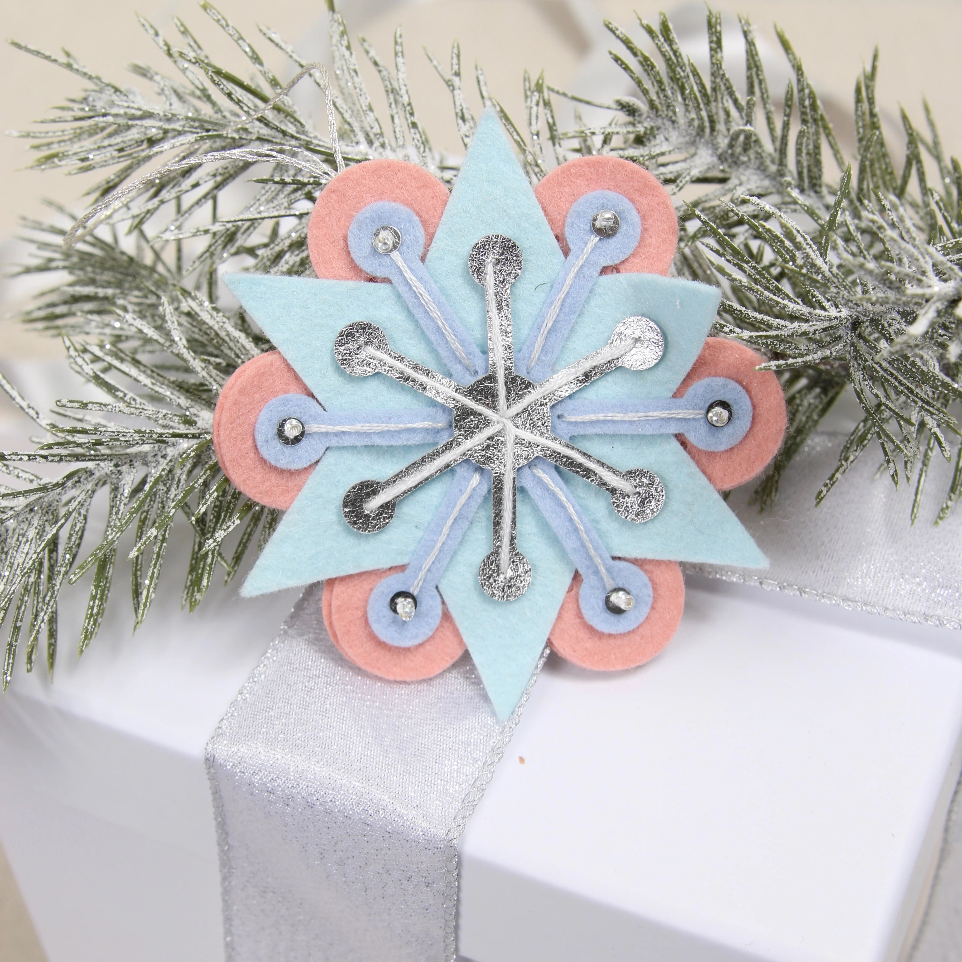 Stitched Snowflake Deep Etch Die - Image 3